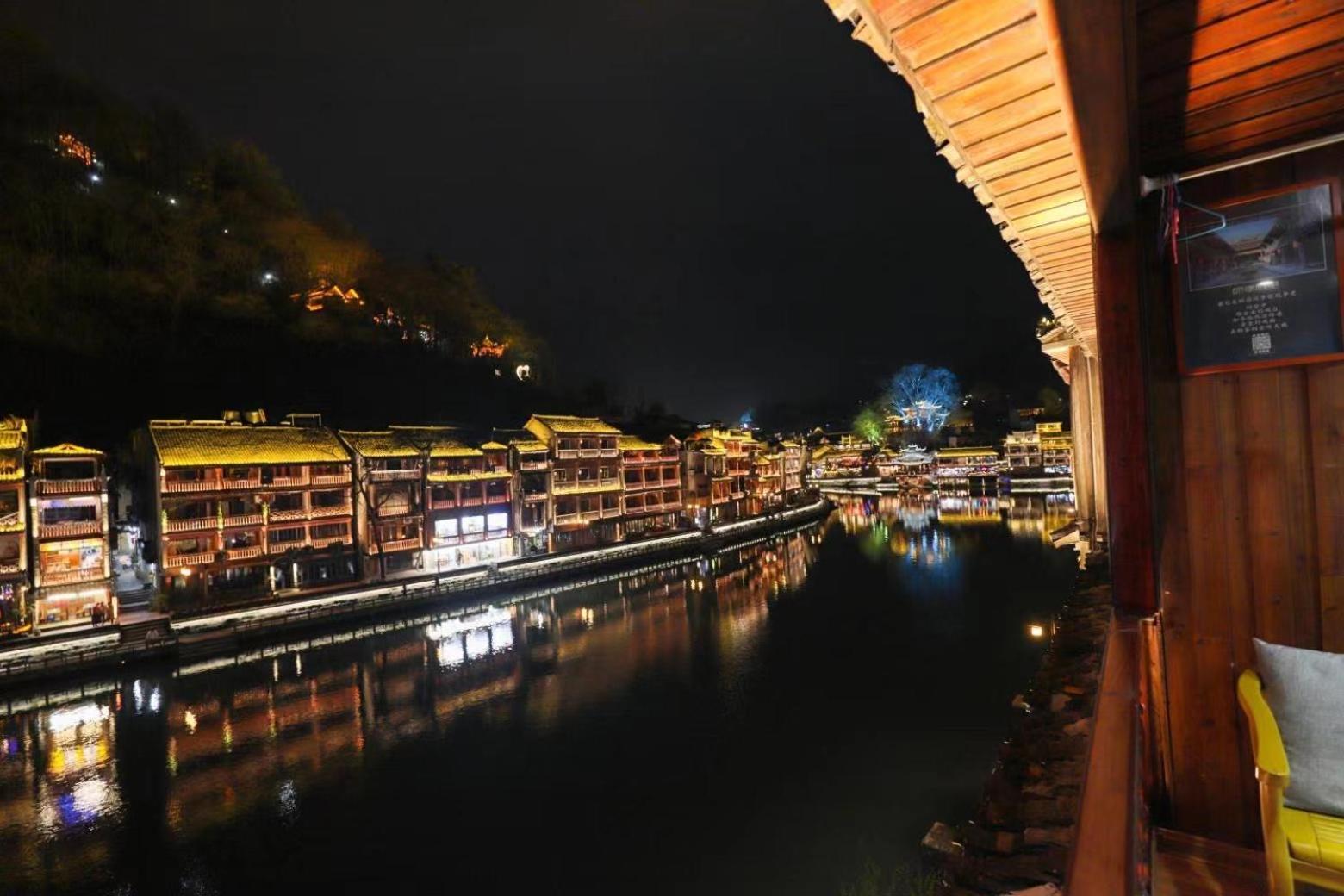 Fenghuang Ancient Town Lazy Cat Riverside Inn Exterior photo