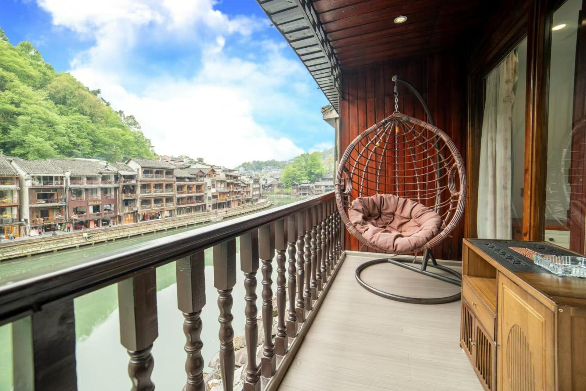 Fenghuang Ancient Town Lazy Cat Riverside Inn Exterior photo