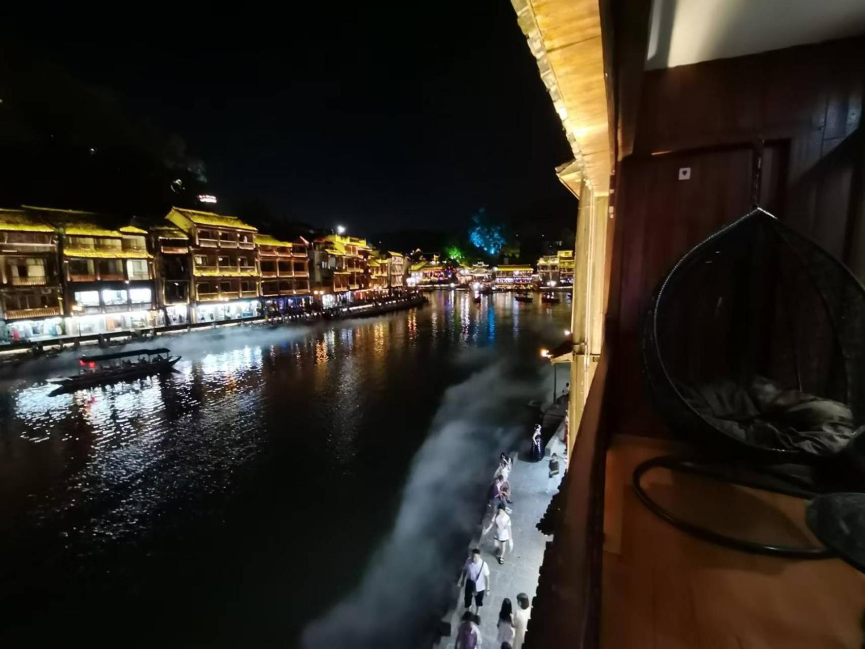 Fenghuang Ancient Town Lazy Cat Riverside Inn Exterior photo