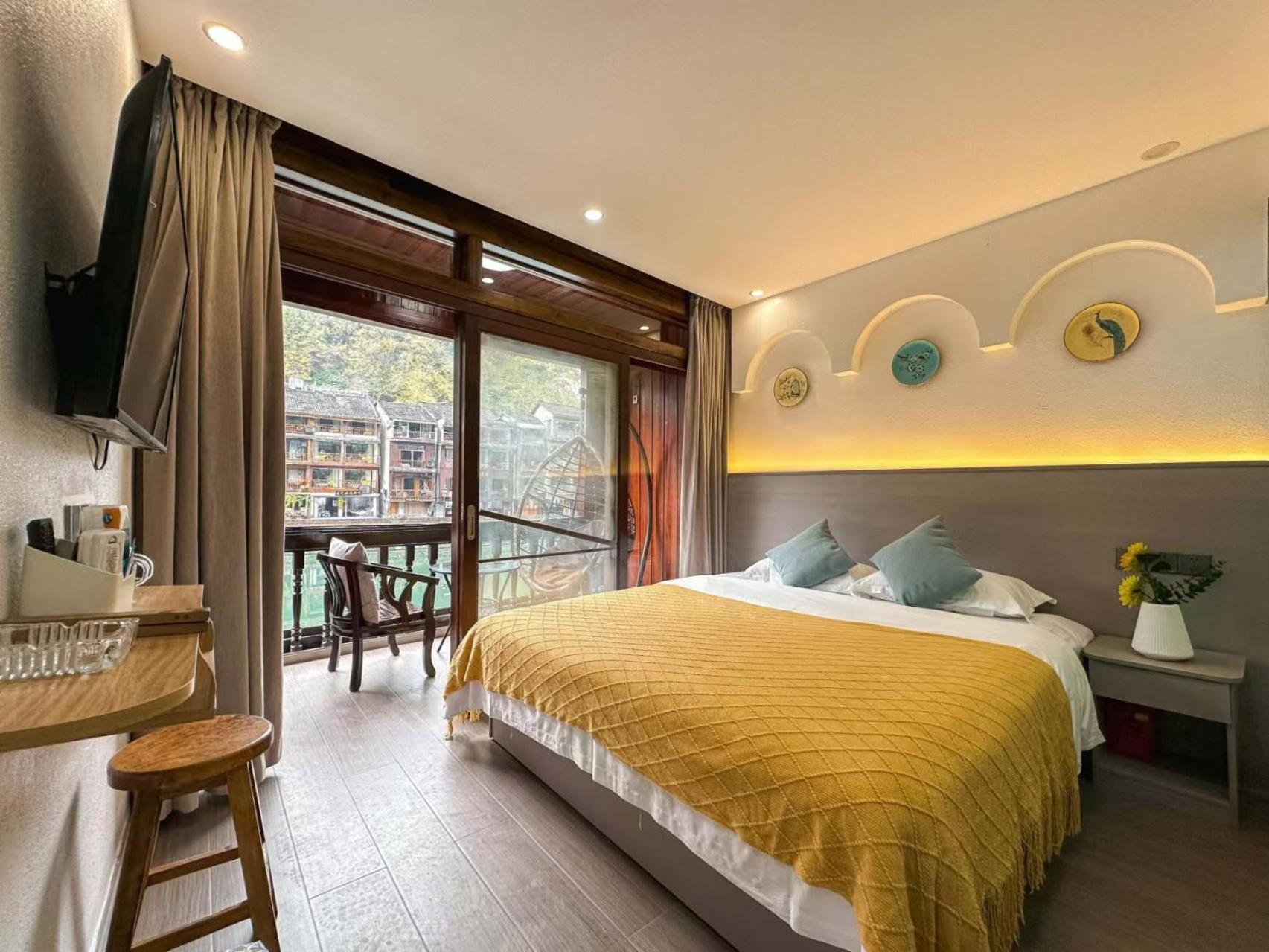 Fenghuang Ancient Town Lazy Cat Riverside Inn Exterior photo