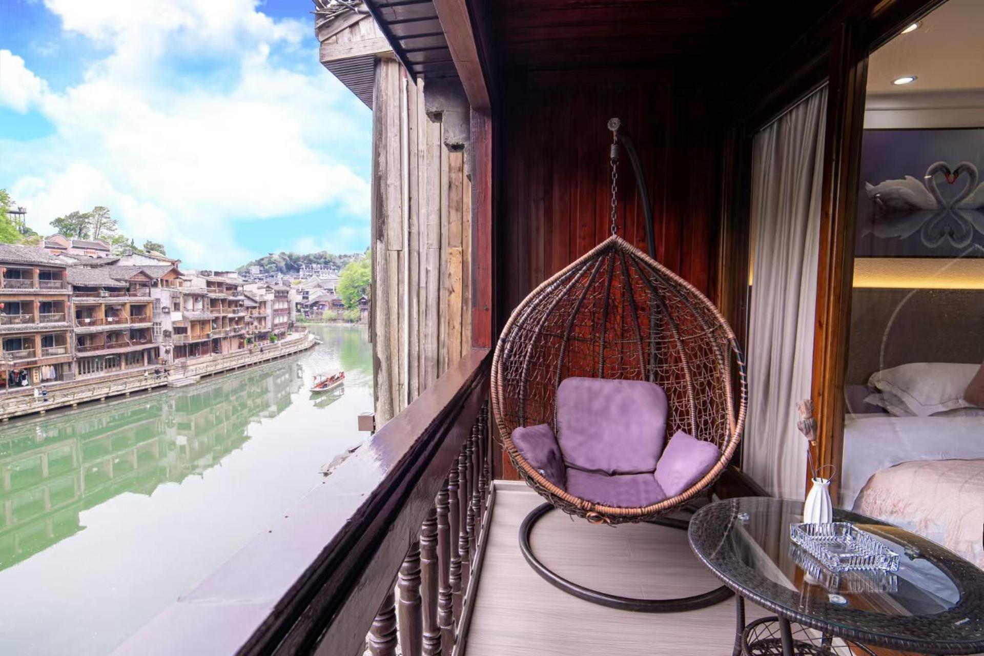 Fenghuang Ancient Town Lazy Cat Riverside Inn Exterior photo